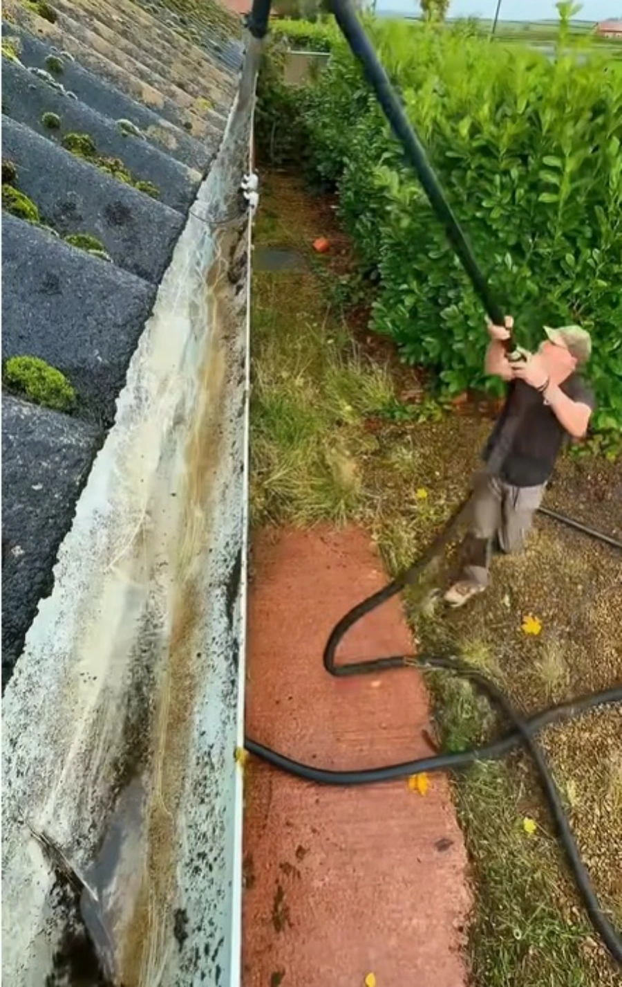 Mud removed from failed gutter system in Roseville CA
