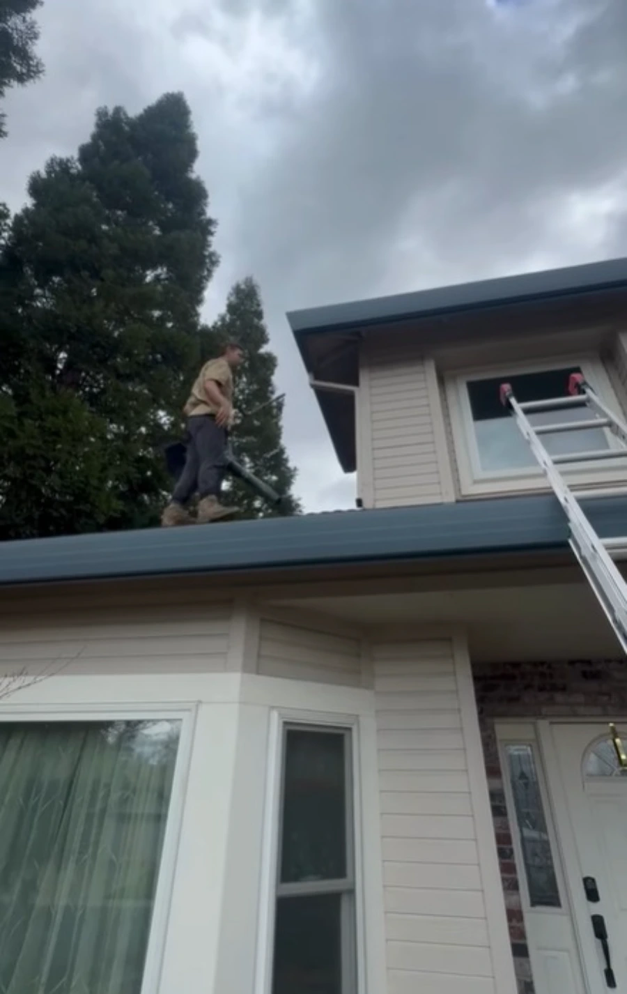 Gutter cleaning technician in Rocklin CA